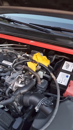 Engine running with by pass fuel injector cleaner #Flush #oilchange #mechanic #cargirls #carguys #carwash #cleaning #satisfyingvideo #detailing #meguaers #maintenance #camry #qualityparts #qualityrepairs #alimech #headlights #brakerotors #brakerotor #satisfying #spain #barcelona #oilchange #reelart #artreels #toyota #powertools #diyprojects #restoration | Alimech