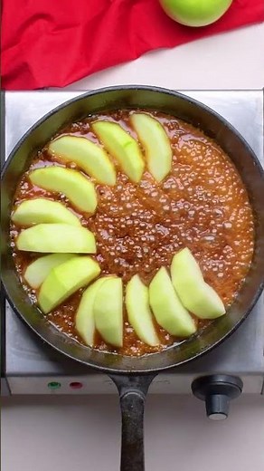 A classic dessert with a pizza crust twist 🍎🍰