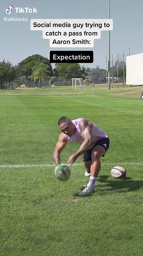 Fast Passes in Rugby: Aaron Smith Highlights