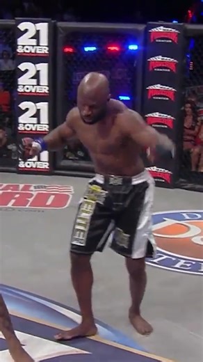 King Mo Went Down in Slo Mo 😳 | Bellator MMA