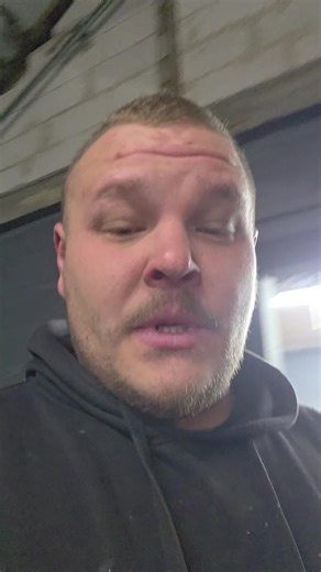 oui moi aussi je peux faire des bêtises #travaille #viralvideos #pourtoi #mecanique #voiture @toutlemondetiktok