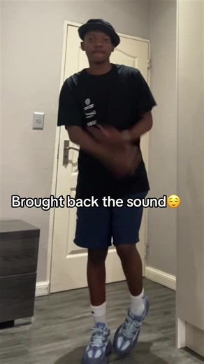 😌😌👊🏽#makompo #southafricatiktok🇿🇦 #fypシ゚viral🖤tiktok☆♡ #tiktokdance #lekompolifestyle