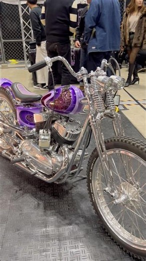 Springer front end and custom paint on this Scrambler at the Yokohama Hotrod Custom Show #mooneyes