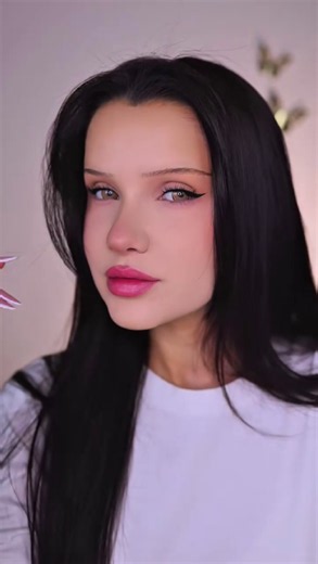 The stunning difference between hazel and brown eyes