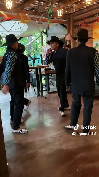 Puro Zapateo: Ritmos y Bailes Colombianos