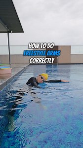 If you wanna glide through the water like a pro, you gotta get those freestyle arms right! Here’s how to do freestyle arms correctly! #swimwerks #swimmingsg #swimming #swimsg #swimlessons #swimwerkssg | Swimwerks