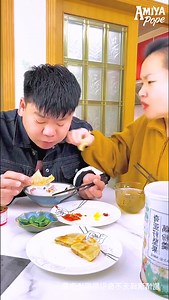 Why are you making noises while eating? #Boomnow #Toptrending #BoomChallenge #吃货 | Amiya Pope