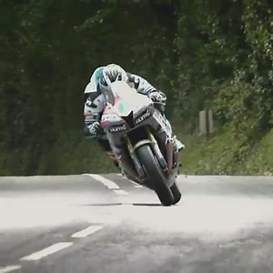 Arai RX-7V IOM TT 2020 Limited Edition Motorcycle Helmet The New 2020 Isle of Man TT Limited Edition Arai RX-7 is priced at £799.99, and will come complete with a free helmet bag worth £44.99. Arai is also going to donate £40 from the sale of each helmet to the NHS Charities Together. Available From ~ www.thevisorshop.com 🎥 Dutchground Media #TTRaceFans | Isle Of Man TT Race Fans