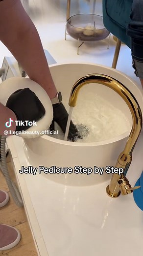Step-by-Step Jelly Pedicure Tutorial for Beautiful Nails