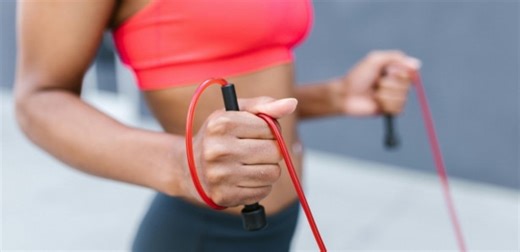 Descubra como usar a técnica de pular corda e seus benefícios