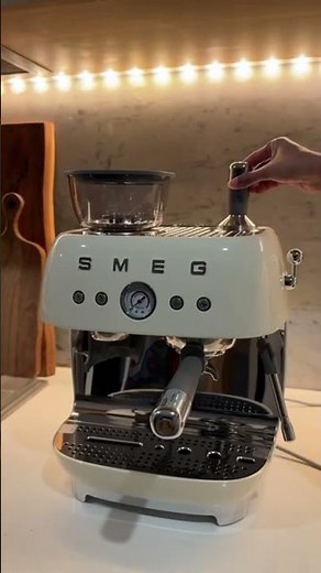 ☕ SMEG Espresso Coffee Machine – Built-in Grinder | EGFO3