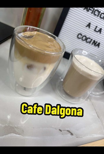 Transforma tu café de todos los días en una experiencia cremosa y deliciosa con esta receta de Dalgona ☁️☕ Perfecta para los amantes del café que quieren algo diferente, rápido y lleno de sabor. ¡No necesitas ser barista para disfrutarlo! #tasty #foodies #cafe