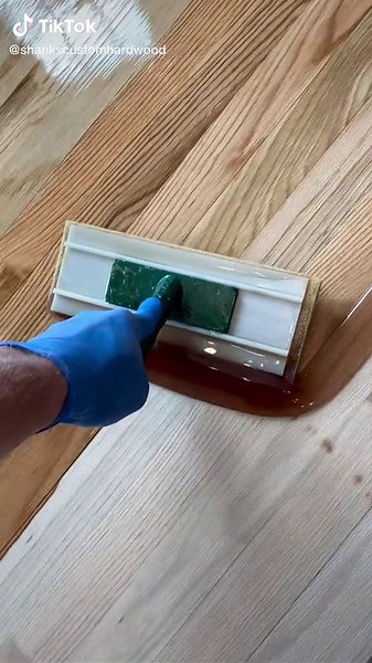 Satisfying Coating of Red Oak Hardwood Floors
