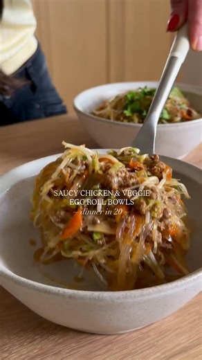 @kalejunkie SAUCY CHICKEN & VEGGIE EGG ROLL NOODLE BOWLS, a super yummy dinner you can get on the table in 20 minutes! Per usual in a KJ recipe, the sauce is the star of the show—and there’s a lot of it, so every noodle and veggie is covered in it. This is the perfect dinner to pull out of your back pocket on a weeknight or anytime the noodle craving strikes! ⁣ ⁣ Makes 4 large servings ⁣ 4 squares vermicelli noodles (200g)⁣ 2 tb sesame oil ⁣ 1 lb ground chicken (or pork)⁣ 3 cloves garlic, mashed