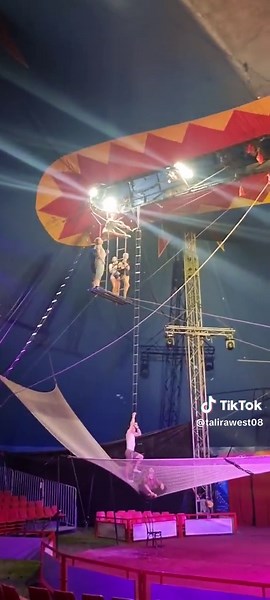 FIRST DOUBLE CATCH So bad but up from here 🤞 29/11/24 @Cassius west 🙌 . . #stardustcircusaustralia #circus #circuslife #stardustcircus #sydney #australia #talira #talirawest #trapeze #trapezetok #australiancircus #narrabeen #aerialistsoftiktok #flyingtrapeze