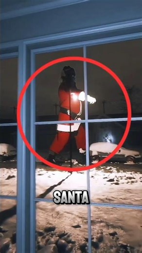 Santa Doesn’t Come Down Chimneys Anymore 🎅❄️👁️🪟👣 #santaclaus #christmas #short