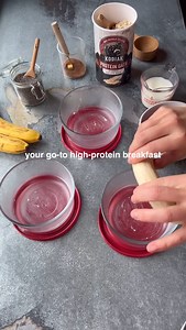 Some mornings call for a quick breakfast. We’ve all been there—up early, rushing out the door, and then it hits: “Wait, what’s for breakfast?” Prep these protein-packed baked oats the night before, and you’ll have an stress-free, delicious grab-and-go breakfast ready to fuel your day! Ingredients (makes 1 serving): • 1 Banana • ½ Cup Kodiak Classic Rolled Oats • 1 Tbsp Chia Seeds • 1 Tsp Cinnamon • ⅔ Cup Milk of Choice • ⅓ Cup Frozen Raspberries Toppings: • ¼ Cup Greek Yogurt • Honey • Almond sl