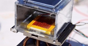 Using sunlight to pull clean water from dry air