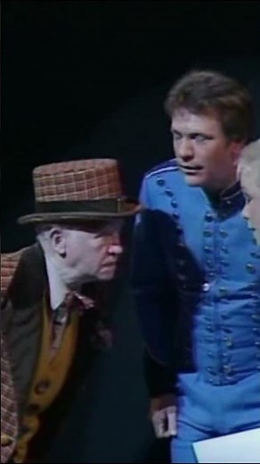 Jim Davidson's Sinderella How did captain hook die ? #comedy #live #90s