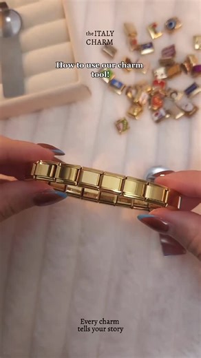 Italycharmbracelet on Instagram: "How to use our charm tool! #jewelryhack #italiancharm #customizablebracelet #charmsbracelet #italiancharmbracelet"