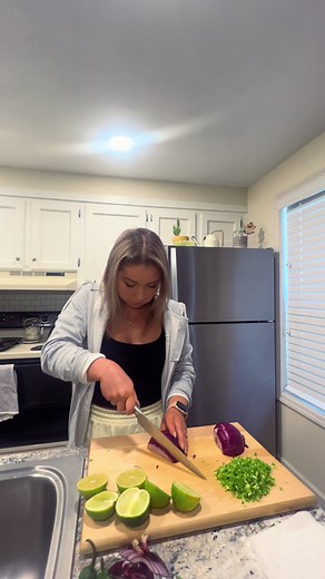 Homemade Chipotle Guacamole Recipe - Step by Step