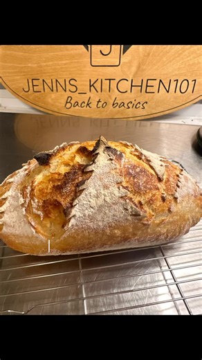 🎄✨ Christmas Tree Sourdough ✨🎄 Today’s loaf got a festive little glow-up. I filmed a step-by-step on how to score this Christmas tree pattern on an oblong batard — simple cuts, big impact, and the most gorgeous oven spring. 🌟 If you want your holiday loaves to look like they just stepped out of a bakery window, this one’s for you. Perfect for gifting, gatherings, or just making your kitchen smell like pure Christmas magic. ❤️ 🍞✨ Tag me if you try it — I love seeing your loaves! #JennsKitchen