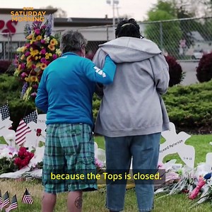 2.2K views · 115 reactions | As the community in Buffalo mourns, many have found solace in service. Chef Darian Bryan is selling meals to help benefit victims’ families and help the community heal. https://bit.ly/3LE3Ucy | CBS Mornings | Facebook