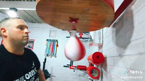 #boxing #training #speedbag #freestyle #speedball #foryou #fyp #trending #fitness #fitnessmotivation #speedbagging #speedbagtraining