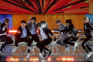 WATCH: BTS takes VMA stage to perform 'Dynamite' | ABS-CBN Entertainment