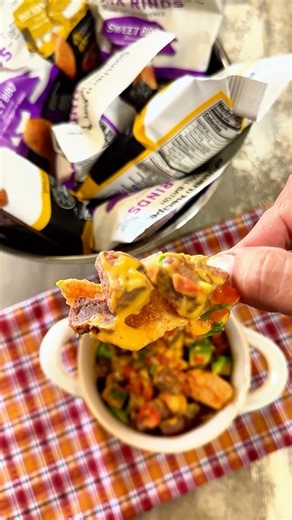 1K views | Forget chips - use pork rinds as a base to your nachos creation.  Order Southern Recipe Small Batch pork rinds online at https://bit.ly/42cRHa8 today! : IG/anna_loves_avocado | Southern Recipe Small Batch | Facebook