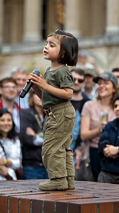3.1K views · 11 reactions | STOP EVERYTHING!  A little girl just made HISTORY—singing an 80-year-old classic while standing on top of a WALL!  The crowd? STUNNED. Her voice? CHILLS. People couldn’t believe what they were witnessing!  This fearless young star just delivered the most jaw-dropping street performance EVER! You HAVE to see this moment—퐰퐚퐭퐜퐡 퐭퐡퐞 퐯퐢퐝퐞퐨 퐢퐧 퐭퐡퐞 퐜퐨퐦퐦퐞퐧퐭퐬! ❤️ | PLAYA FLY | Facebook
