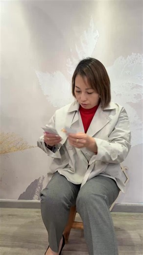 @bwqueenie #要快過人著一定要幫襯花花 多謝花粉們👭👭👭👭👭👭👭👭👭 10/1/2026 今日好多現場觀眾嘅一個Saturday 🤩🤩🤩 個個星期六有禁多花粉嚟買嘢 真係星期六直播都可以吾洗做 🤣😂😅👍🏻👍🏻👍🏻 相反睇😆直播的就好似少左d 😆😆😆😅可能花粉都出晒街哇🤣😂😅 Miss 左嘅花粉睇重溫 好多貨品都減價大優惠 睇吓仲有冇加單 😍😍😍🙏🏻感謝😊支持 Queenie 會繼續努力👍🏻加油 👏🏻 加油👏🏻 再加油👏🏻 希望在明天 🌈🌈🌈🌈🌈🌈🌈🌈🌈🌈🌈 由於日本🇯🇵假期 今集直播新貨吾多，所以今集多啲清貨系列 🙏🏻🙏🏻🙏🏻😁 睇岩都好著數 😃😃😃👍🏻🫶🏻 希望花粉買得開心🥳大家買到心頭好😍😊❤️ 📦📦📦🛍️🛍️🛍️🙋🏻‍♀️多謝😊 聽日繼續努力👍🏻幫花粉出貨🚚喇 返左花粉最愛呢期熱賣Chiikawa X W.P.C.🤩👍🏻傘都做僅8折 又靚又抵買 👍🏻👍🏻👍🏻 涼鞋👡都都加入減價團 全