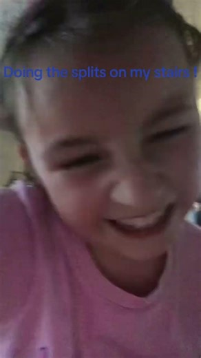 #contortion Doing the splits on my stairs @annamcnulty ￼