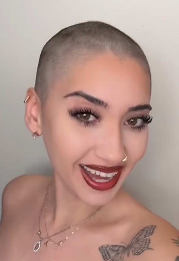 Shaving It All Off @𝒦𝒶𝓉𝑒𝓁𝓎𝓃 😍💯🖤 #BuzzCutFeed #BuzzCut #BuzzCuts #BuzzCutGirl #BuzzCutGirls #GirlsWithBuzzCuts #ShavedHead #GirlsWithShavedHeads #RubbingTheBuzz #ZeroBuzz #BuzzedBeauty #BaldGirl #BaldGirls #BuzzCutWomen #LongToBuzz #LongToBuzzCut #HairTransformation