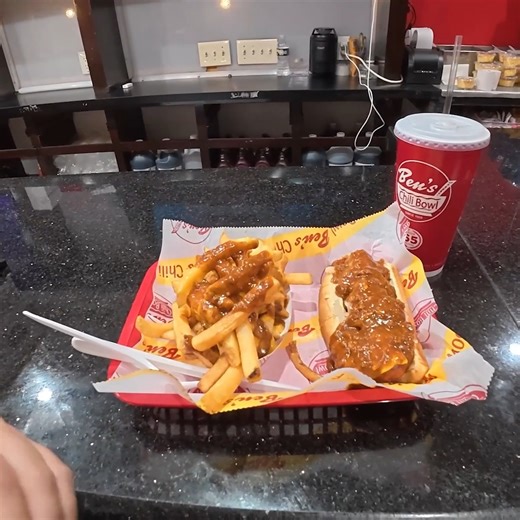 38K views · 734 reactions | The Famous Ben's Chili Bowl In Washington, D.C.  #Travel #Washington #Food | Travelwithchris | Facebook