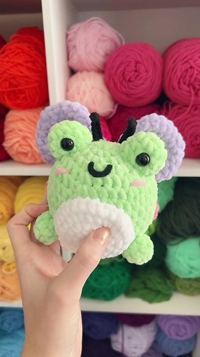 a chonky butterfly frog 🐸🦋 #crochet #crochetplush #crochetproject #crochetamigurumi #amigurumi #crochetfrog #amigurumifrog #crochettiktok #tiktokcrochet #crochettok