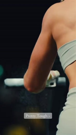 Brooke Wells 💪🏼🏋🏼‍♀️ #brookewells #prettytough #girlsthatlift #fitnessmotivation #inspirationalwomen #girls #girlsthateat #weightliting #crossfitgames #crossfit