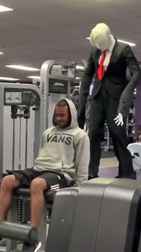 Slender Man Prank!! (VC: Jalals) #MoneyTok #scare #prank #viral