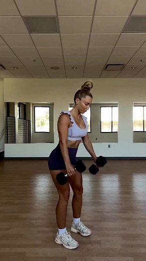 FUN FULL BODY 🥵 4 rounds 60 seconds rest DB Hang Squat Clean x10 Sprawl to Row x10 Dive Bomber Push Up x10 Mountain Climbers x30 . . 🏪🛍️️🛒Outfit and Sports: ( link in bio @hiitworkout )🛍️ cc @aubrieedgington #fullbodyworkout #fullbody #athomeworkouts #dumbbellworkout #fullbodyexercises #workout #workoutoftheday #workoutmotivation #fitness #fitnessroutine #fitnessmotivation #workout #dumbbell #hiit #hitworkout | Absworkout