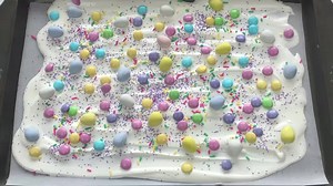 81K views · 949 reactions | Easter candy bark - OMG! Get the recipe: momspark.net/easter-candy-bark-recipe | Mom Spark | Facebook