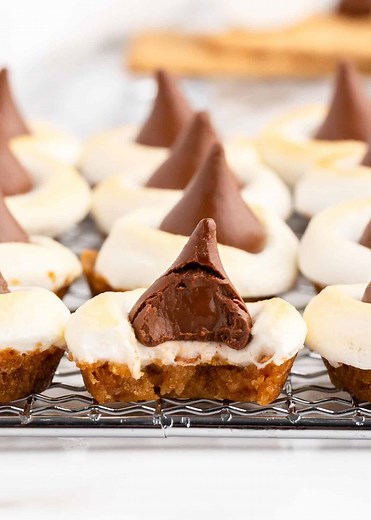 Mini S'mores Cookie Cups - I Heart Naptime