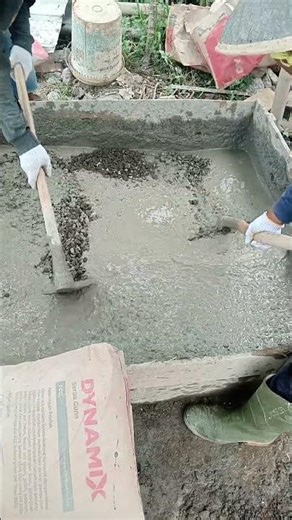 Crushed stone: the final mixture for making concrete mix manually