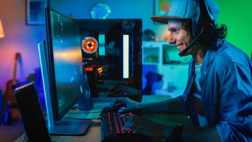 How to watch a video and play a game at the same time on PC