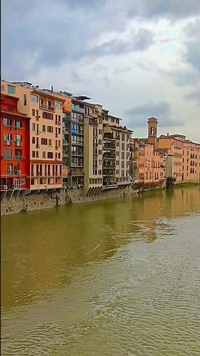 Walking along the Arno River 🇮🇹 #italy #travel #arno #river #florence #tuscany #toscana #italia