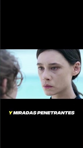 Àstrid Bergès Frisbey como la magnética androide en "Futuro Desierto"
