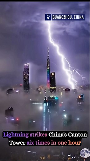 A storm so unreal it looked like the sky opened a portal over Texas… ⚡🌪🌈 Last night’s supercell didn’t just produce lightning — it formed a perfect circular discharge above the clouds, exploding outward like some kind of electrical crown. And as if that wasn’t enough, double rainbows framed the horizon while the ground lit up with strike after strike. A longhorn watching. A wind turbine glowing like it’s overloaded. A sky that looked like science fiction. Some moments don’t even feel like weat