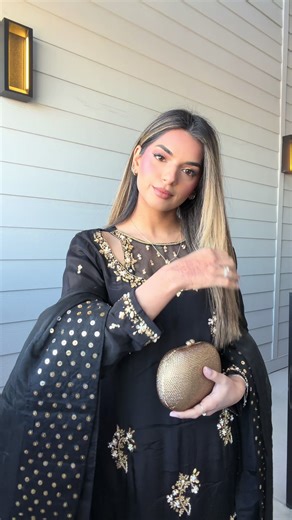 all black desi clothes >> @naimabeigcouture #pakistani #pakistani_tik_tok #eid #🇵🇰 #desi