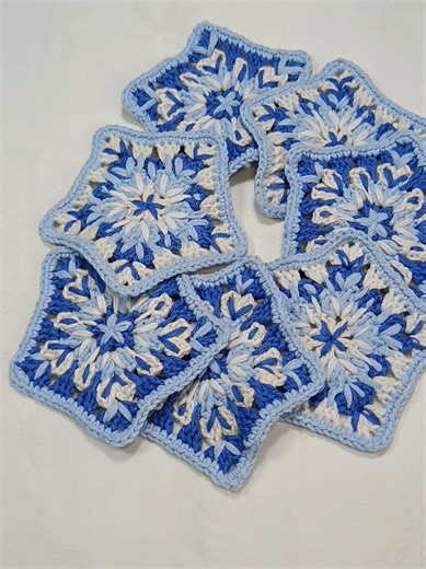 Hı there! These crochet pentagon motifs are beautiful. I really love this crochet embroidery Pentagon motif pattern. Detailed video tutorial is available at my YouTube Channel Ravella Design. #crochetpentagons #crochetmotifs #crochetpentagonmotifs #crochetembroiderymotifs #easycrochetpattern