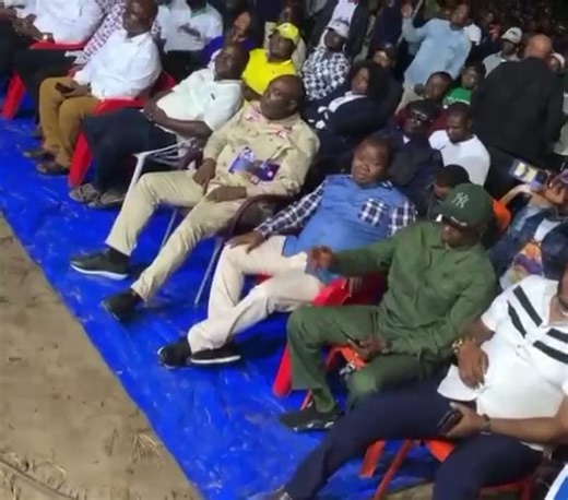 9.1K views · 956 reactions | Le concert de Werrason actuellement à Idiofa avec l’honorable Hugues Pulusi | Les stars congolaises-DRC | Facebook