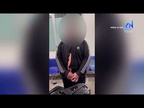 Carrying weapons to cause trouble, he immediately encountered the 911 emergency response team.